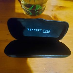 ⭐️Kenneth Cole New York Black case for glasses or use for basically anything⭐️